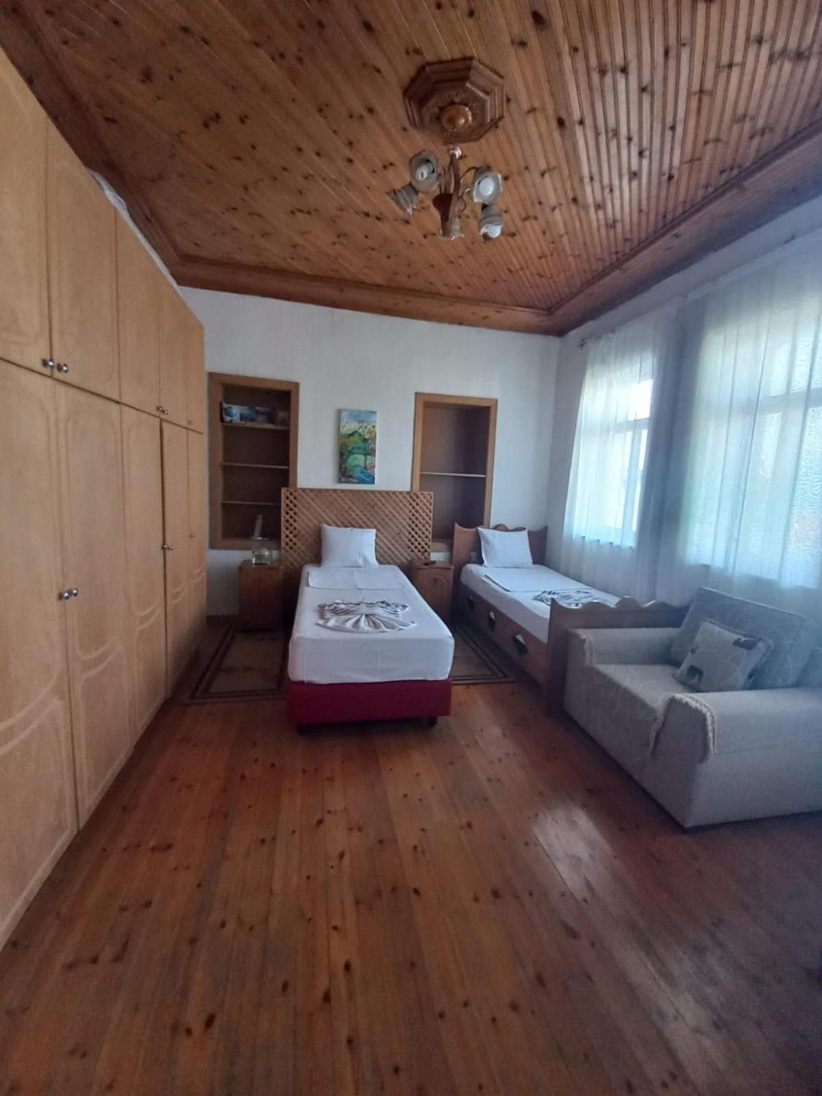 Miziriguesthouse ジロカストラ エクステリア 写真